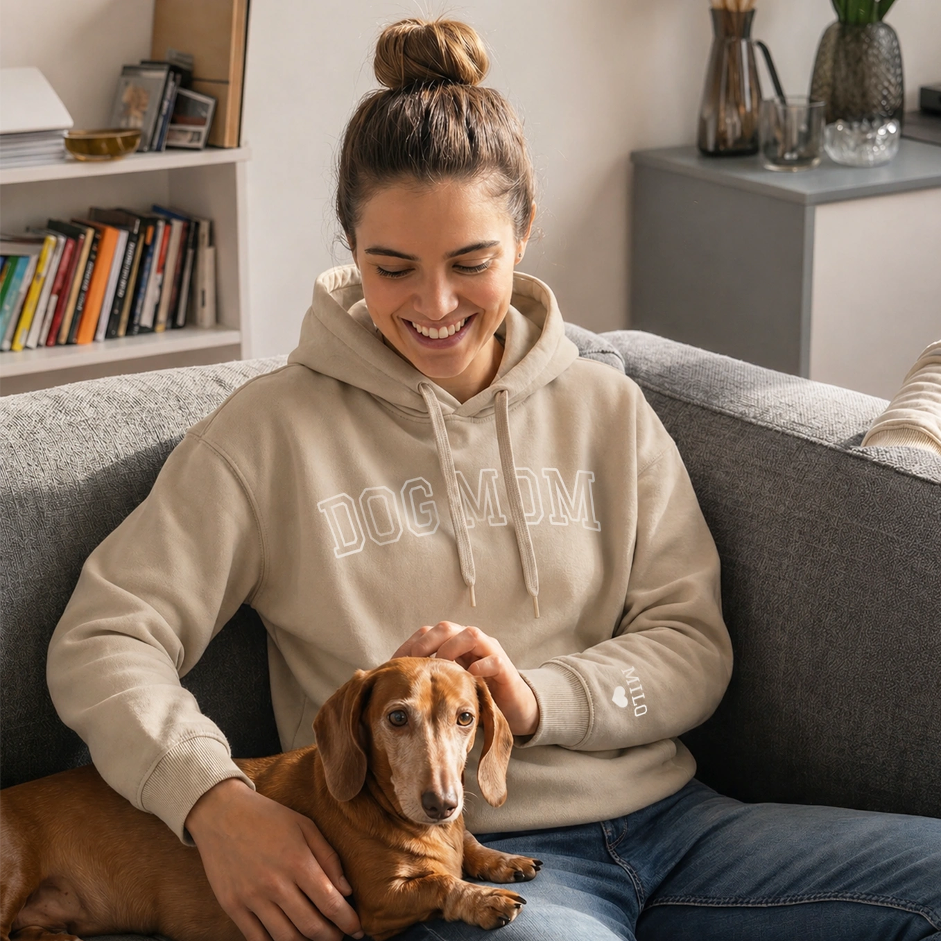 Personalisierter Hoodie "Dog Mom" mit Ärmeldruck