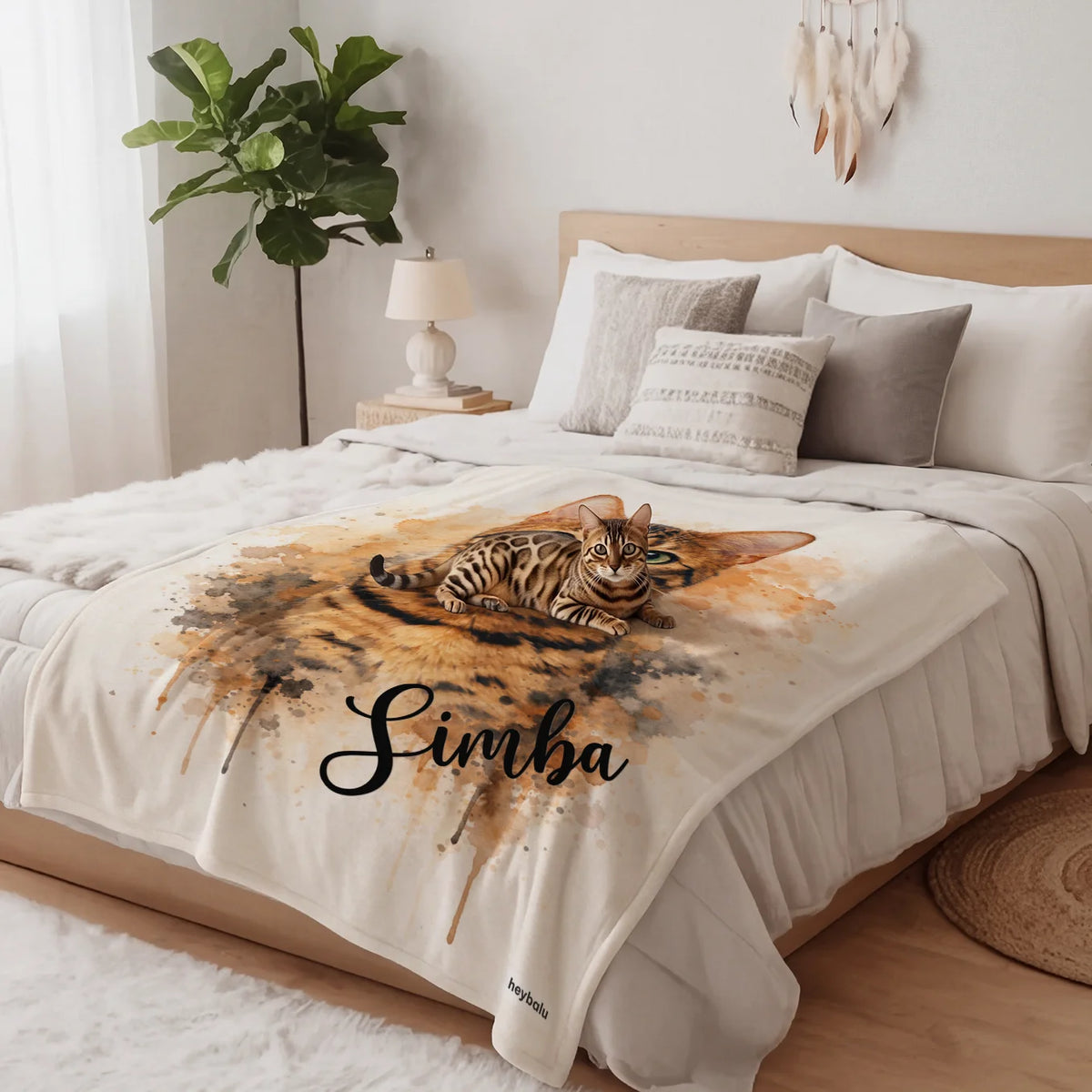 Aquarell-Katzendecke mit Bengalkatze und Namen auf einem Doppelbett