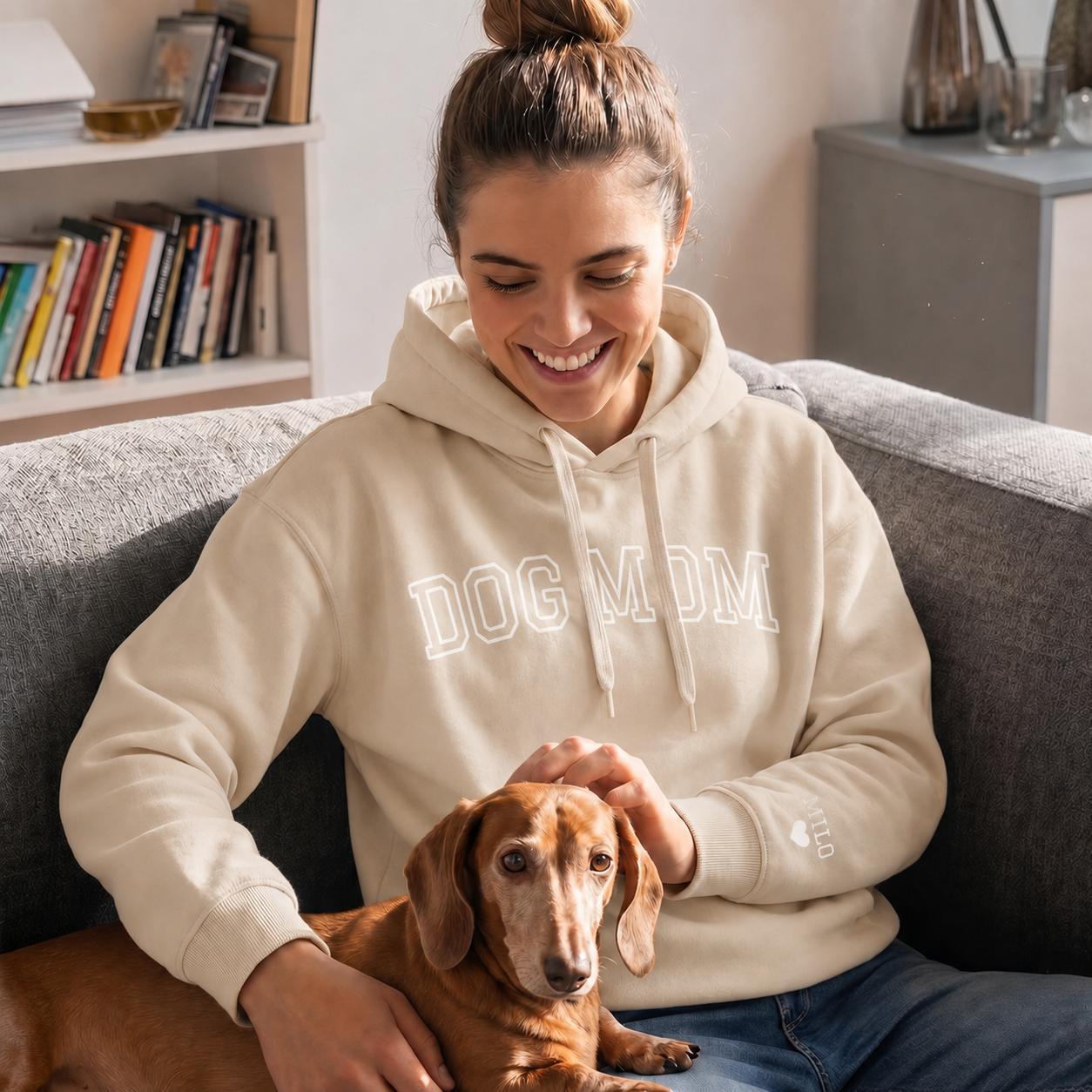 Personalisierter Hoodie "Dog Mom" mit Ärmeldruck