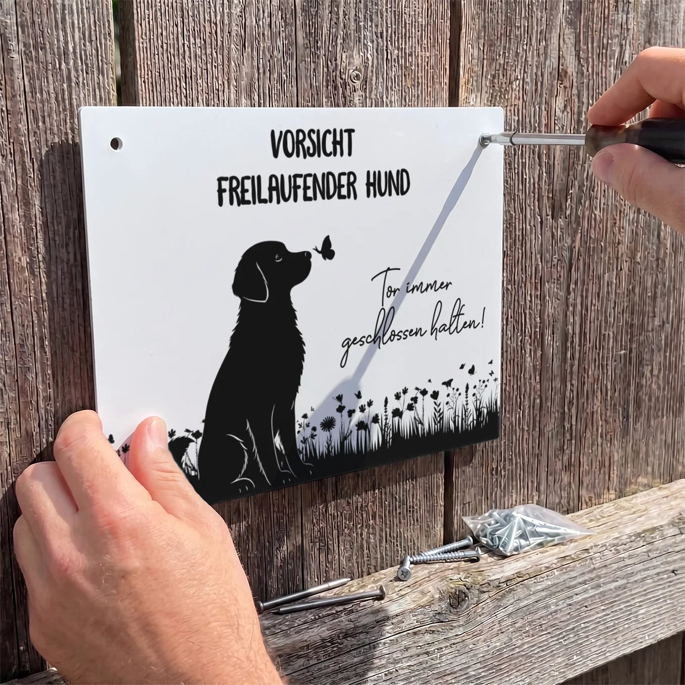 Perosnalisiertes Türschild "Freilaufender Hund"