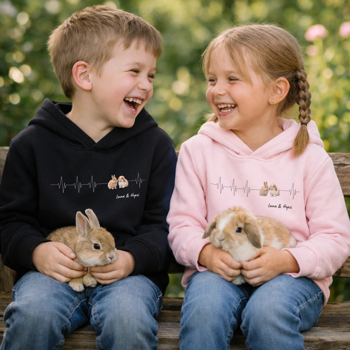 Personalisierter Kinder-Hoodie "Herzschlag Hase"