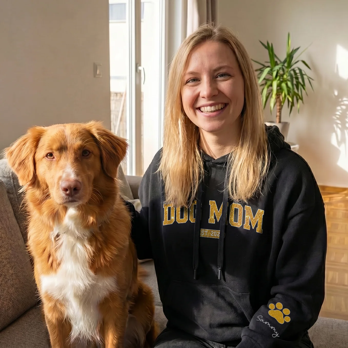 Personalisierter Hoodie "Dog Mom Jahr" mit Ärmeldruck