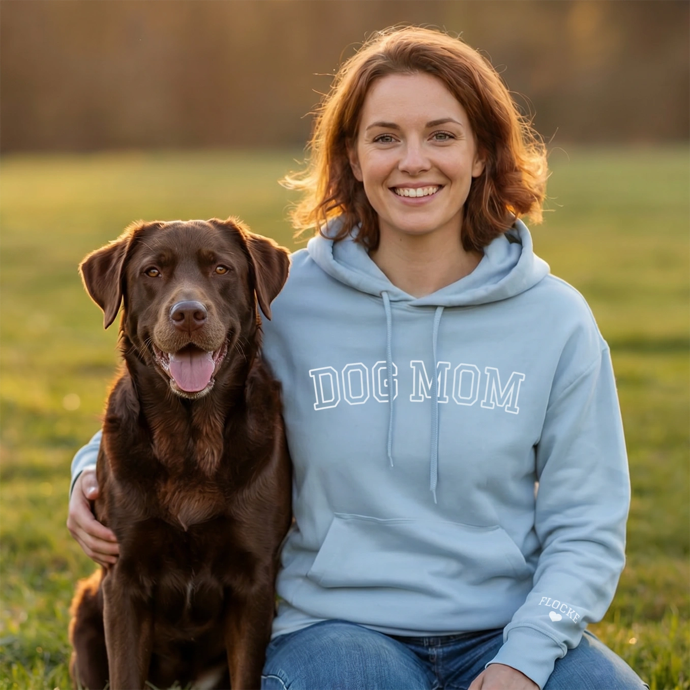 Personalisierter Hoodie "Dog Mom" mit Ärmeldruck