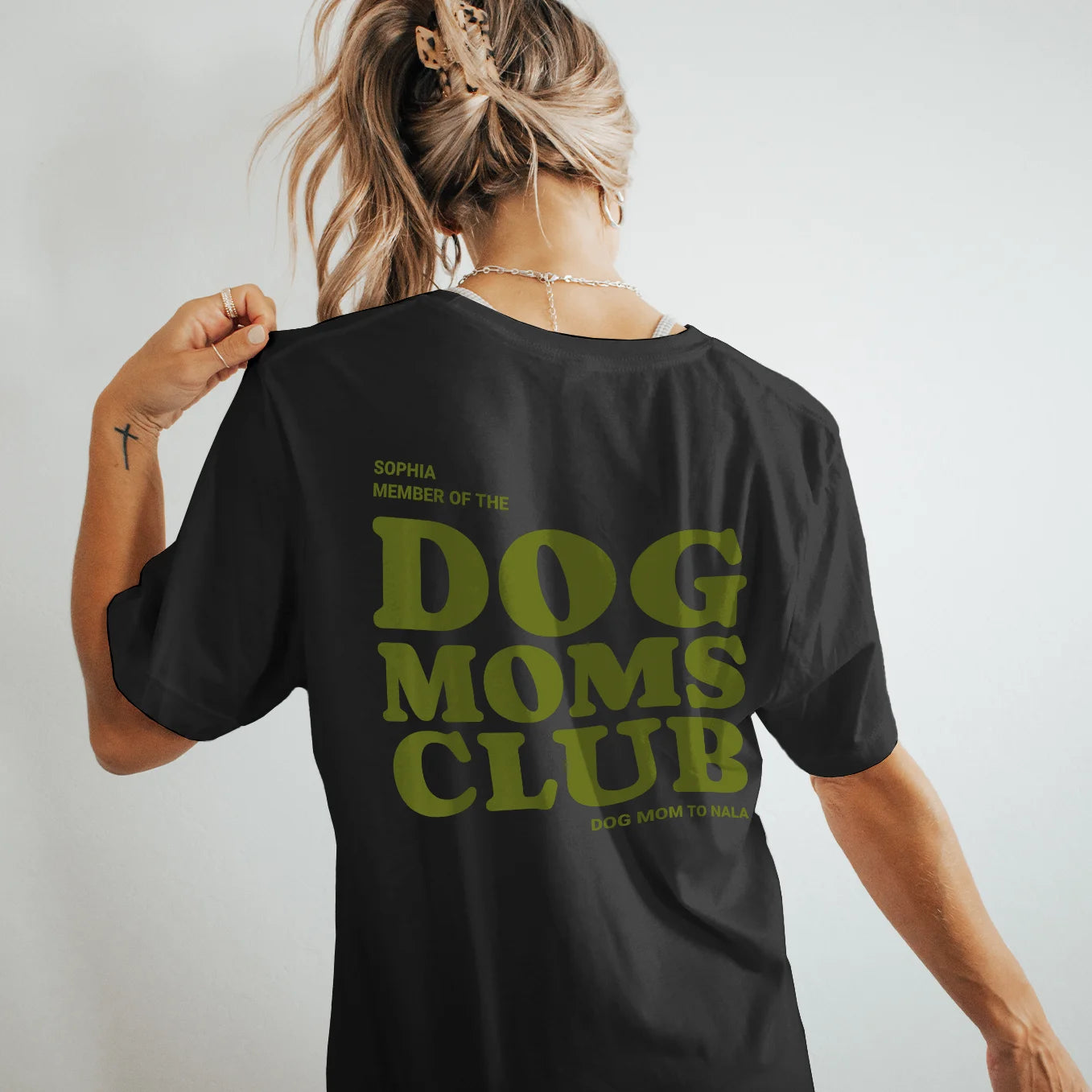 Personalisiertes T-Shirt "Dog Moms Club"