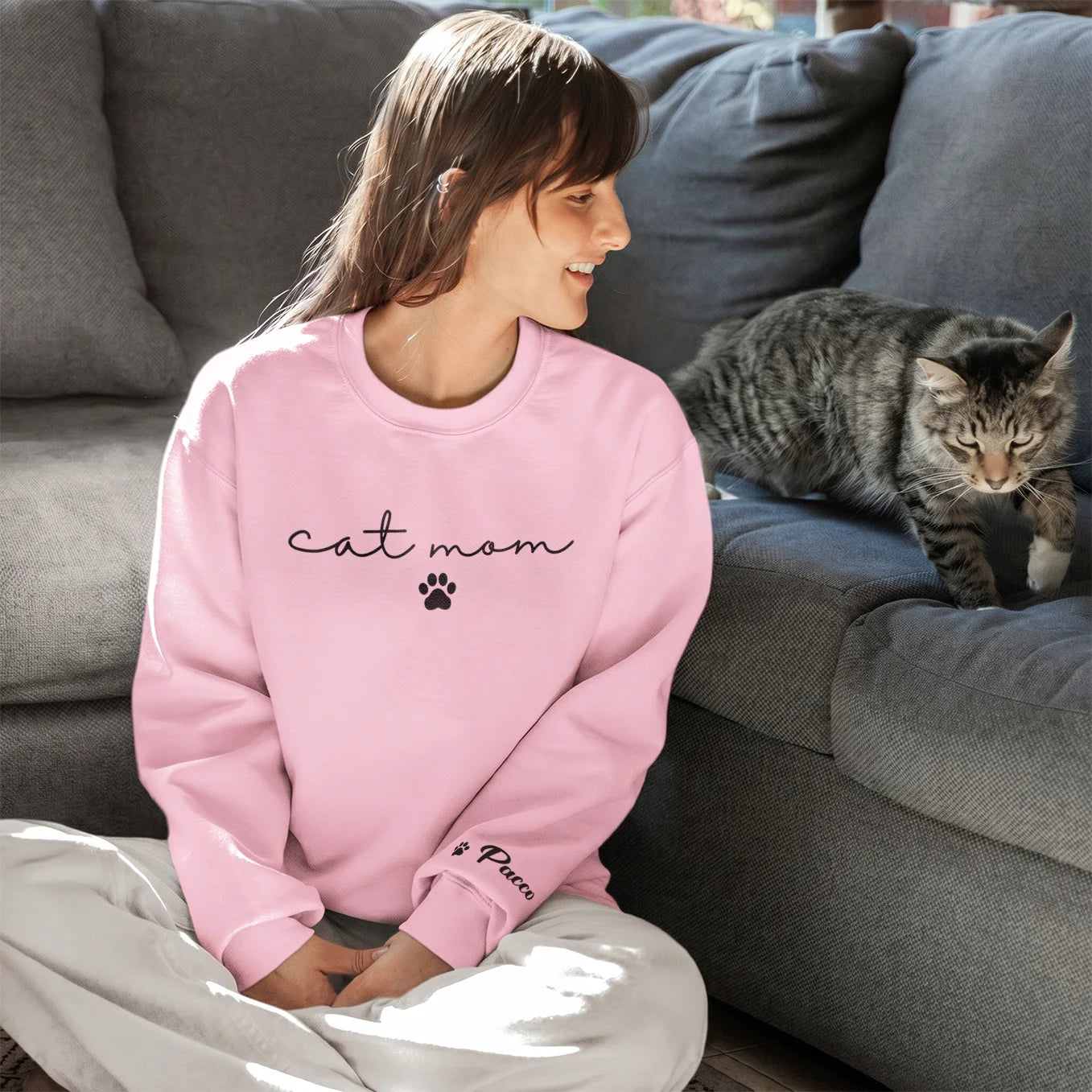 Personalisierter Sweater “Cat Mom” mit Ärmeldruck