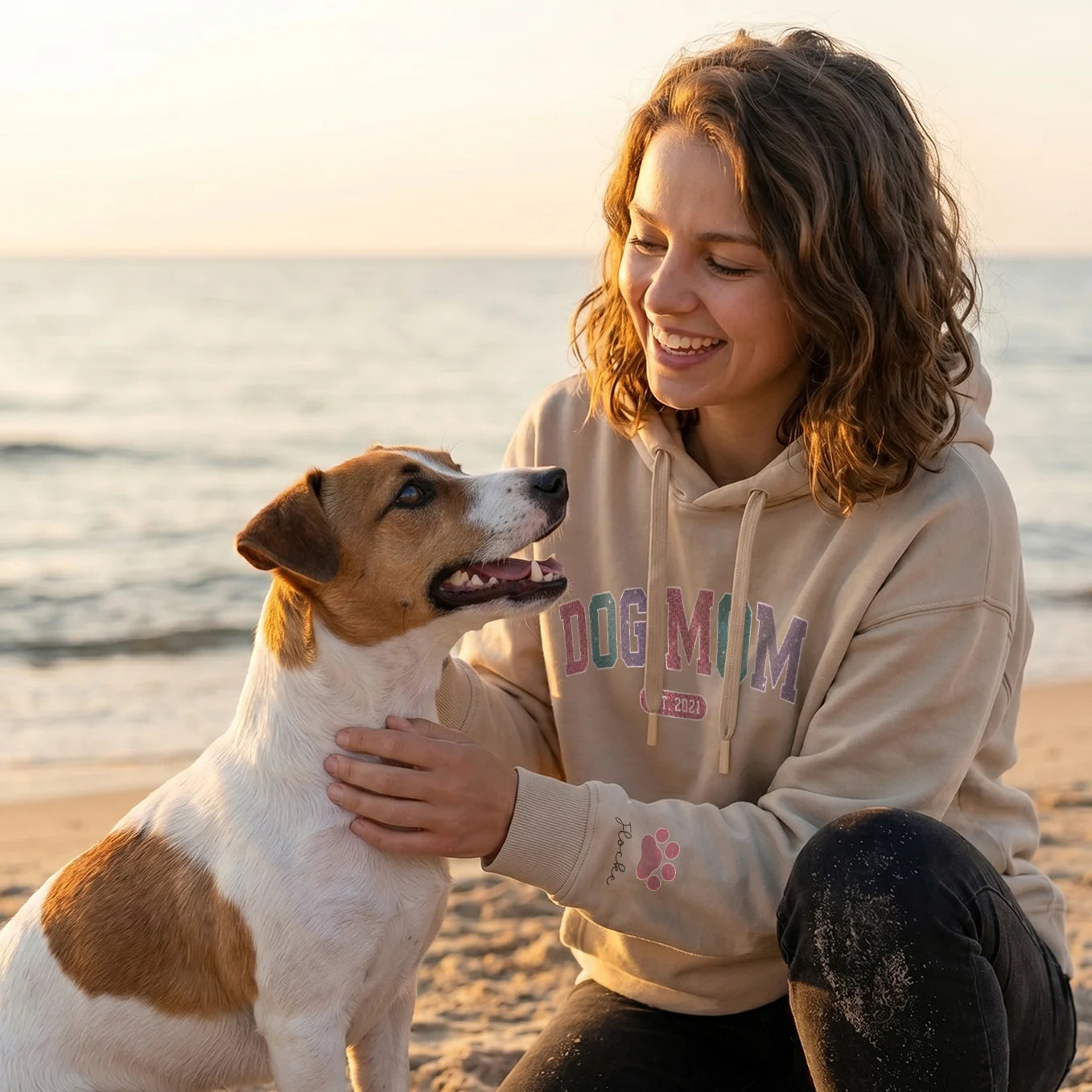 Personalisierter Hoodie "Dog Mom Jahr" mit Ärmeldruck