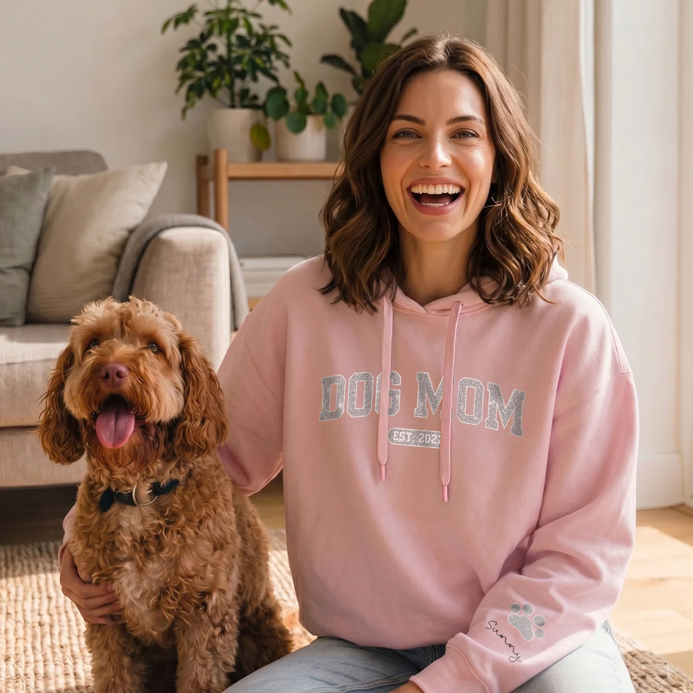 Personalisierter Hoodie "Dog Mom Jahr" mit Ärmeldruck