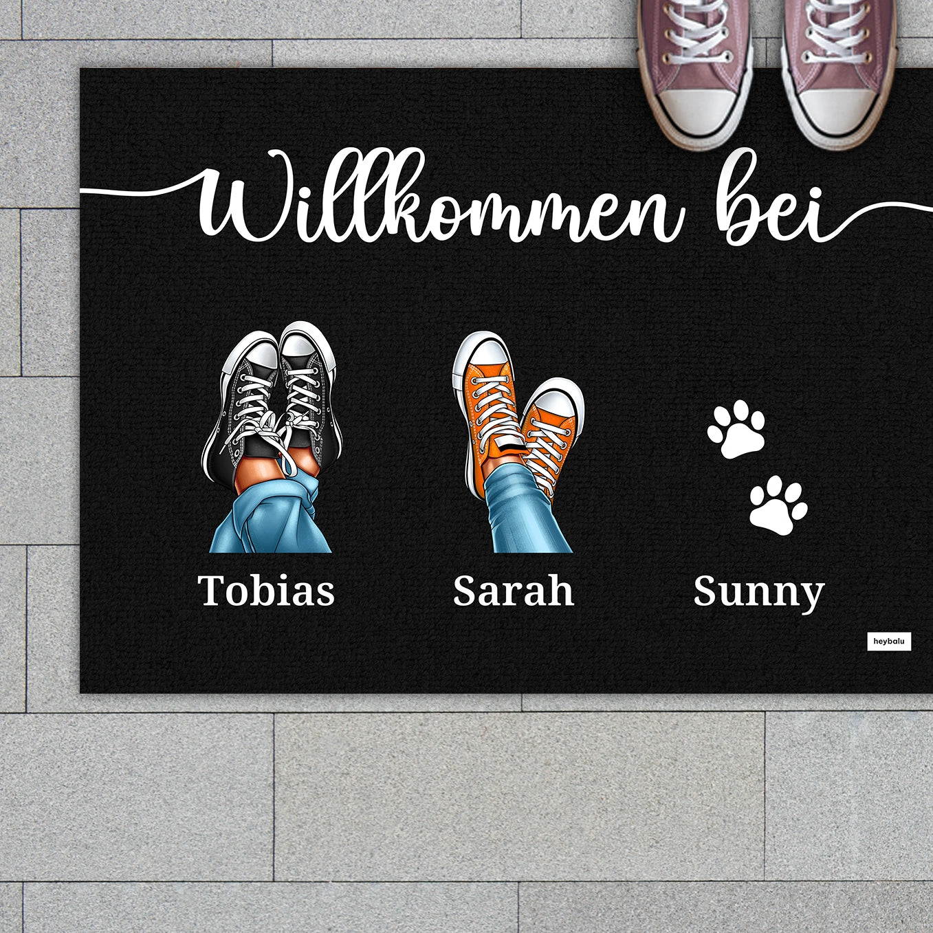 Personalisierte Fußmatte “Sneaker & Pfoten”